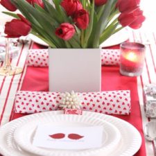 Romantic valentines day table settings red.jpg