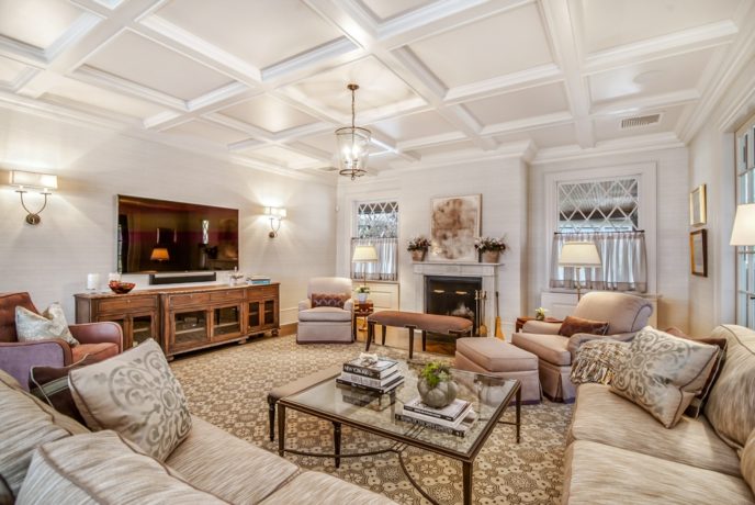 Traditional family room with coffered ceiling i_g is1nux8bt6vltp1000000000 sq2od.jpg