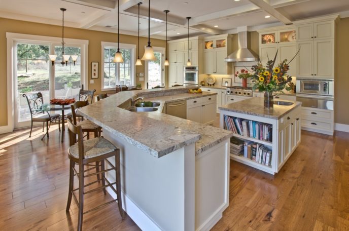 Traditional kitchen with breakfast bar pendant lights and granite countertops i_g ist47pdoktr50f0000000000 2bbw4.jpg