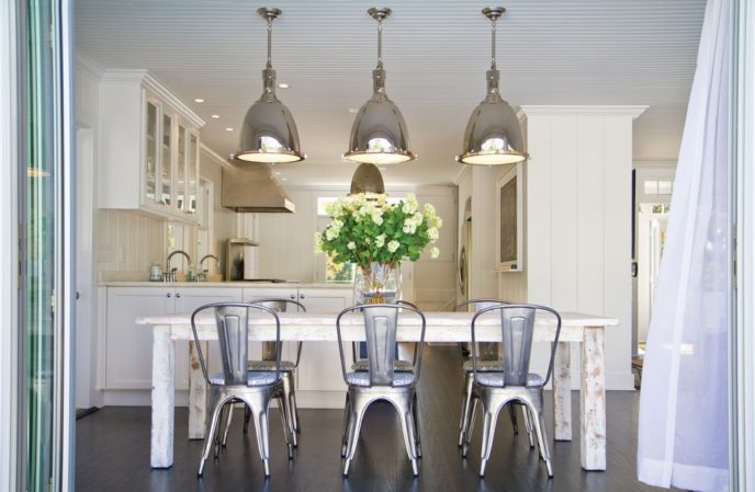 Contemporary dining room with pendant lights i_g is pv3jhzlcsva5 iizae.jpg