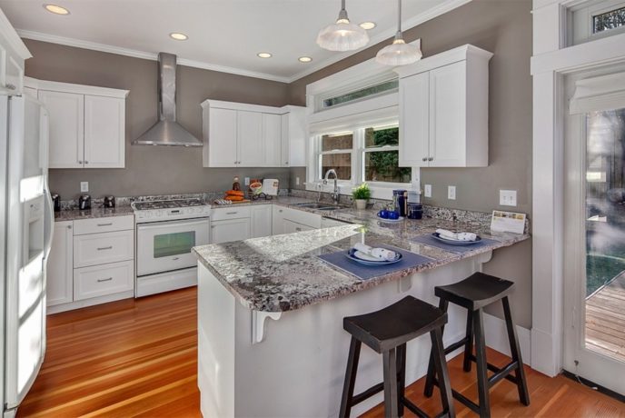 Contemporary kitchen with breakfast bar white granite and bamboo flooring i_g ist4rwgvo7zzdh0000000000 c7_nk.jpg