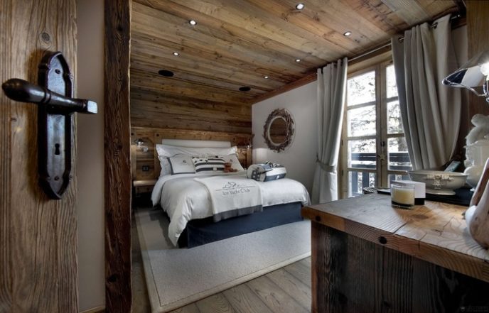 Post_rustic guest bedroom with reclaimed wood i_g istgcl714iy7je0000000000 nwz1_.jpg