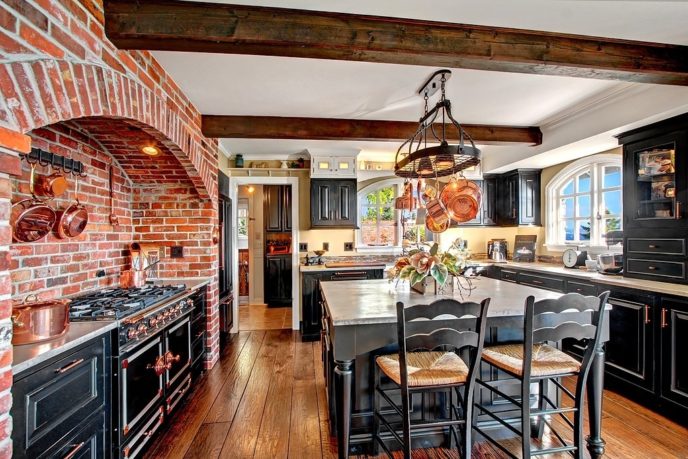 Rustic kitchen with exposed beams i_g isx39t6h0mnpqp1000000000 jfmsv.jpg