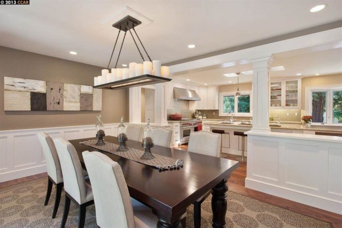 Traditional dining room with dining table and rectangular chandelier i_g istg82a7agdho20000000000 7t2ax.jpg