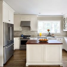 Traditional kitchen with mosaic tile and glass backsplash i_g is 18ayfbu157u59 muuzo.jpg