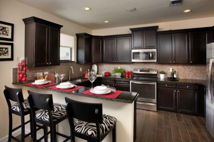 Traditional kitchen with tile flooring and black pearl granite i_g isp1aii2a72n7a0000000000 mloat.jpg