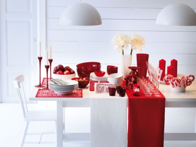 Post_candy cane red white christmas table.jpg