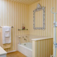 Post_traditional full bathroom with wallpaper i_g is 1a2y5uszz61r1 ljapv.jpg