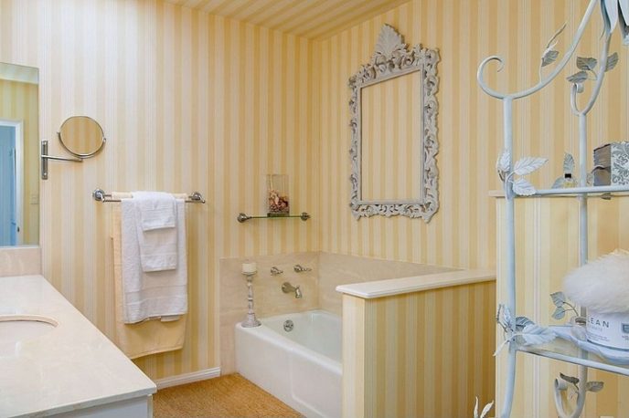 Post_traditional full bathroom with wallpaper i_g is 1a2y5uszz61r1 ljapv.jpg