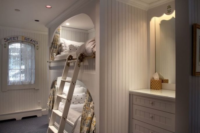 Post_cottage kids bedroom with built in bunk beds i_g is1oiy2c7a67kpv csklk.jpg