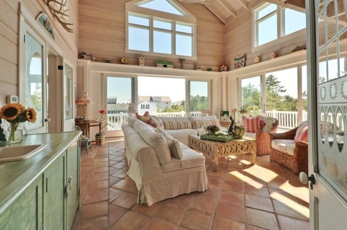 Post_cottage living room with wood ceiling i_g islqe7bvjnp4uq1000000000 rvevy.jpg