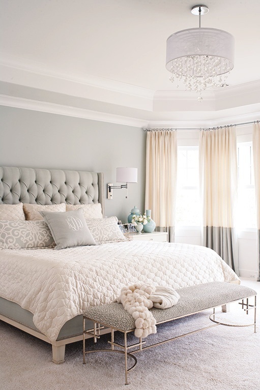 Post_contemporary master bedroom with coverlet i_g is95aogtlb725e1000000000 2vkqe 1.jpg