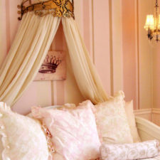 Post_rms_ajerde 10739830 pink girls room with daybed and bed crown_s3x4.jpg