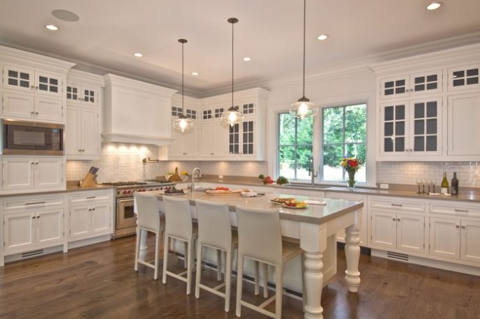 Post_traditional kitchen with pendant lights painted cabinets and crown molding i_g is1n2gsgv910hu0000000000 goegn.jpg