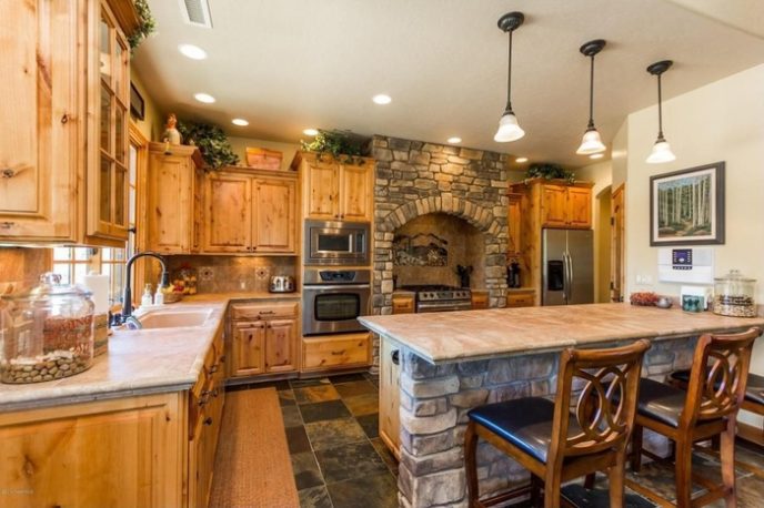 Post_craftsman kitchen with tile flooring i_g ist4fvbtmnww1m0000000000 dgy0k.jpg