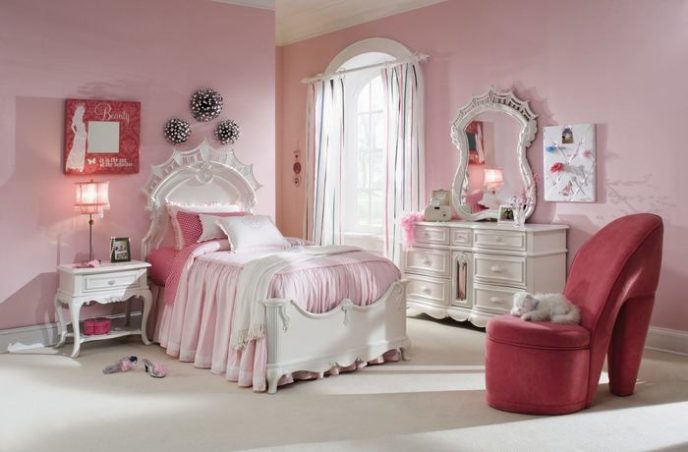 Post_princess bedroom furniture and accessories.jpg