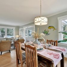 Post_traditional dining room with crown molding i_g is9t0h3n83bbic1000000000 w0c64.jpg