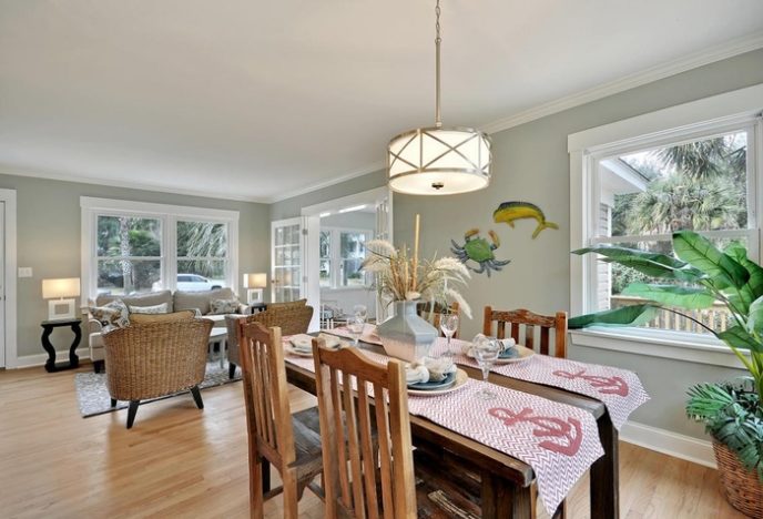 Post_traditional dining room with crown molding i_g is9t0h3n83bbic1000000000 w0c64.jpg