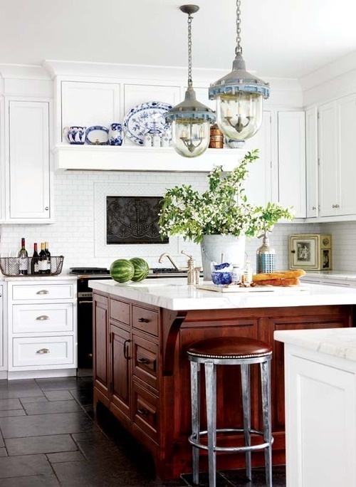 Post_traditional kitchen with subway tile breakfast bar and crown molding i_g is1f8vl75xr8s70000000000 xqp71.jpg