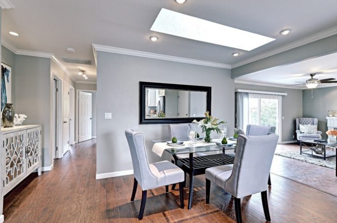 Post_transitional dining room with crown molding i_g is91f5exvftaoe1000000000 szk2p.jpg