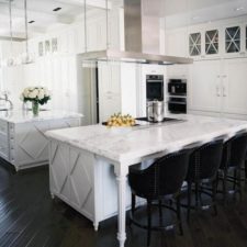 Post_white kitchen island with seating photo.jpeg