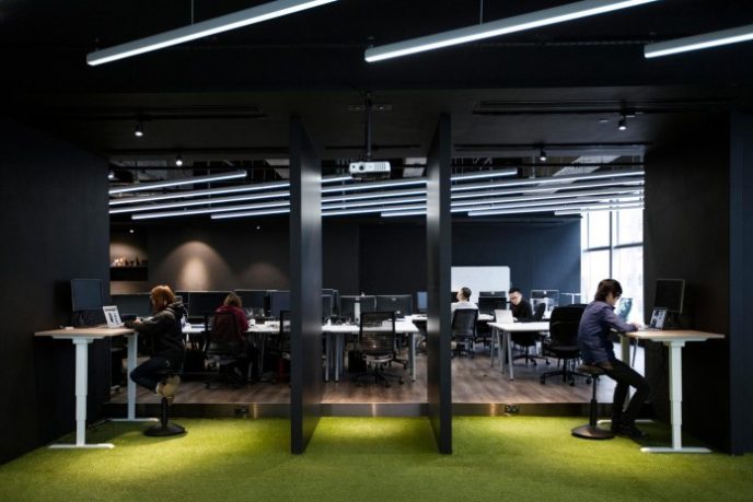 Post_minimalist black and white interior of 9gag office in hong kong designed by laab architects 04 696x464.jpg