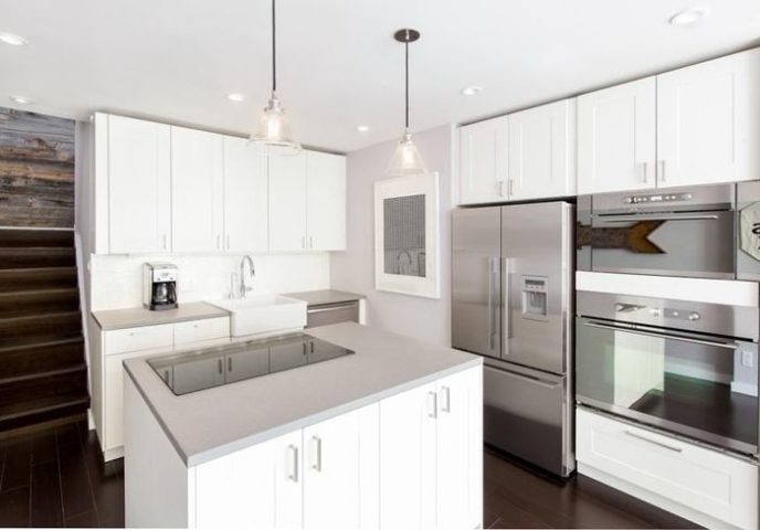 Post_modern kitchen with stone backsplash i_g is9hb1h7e255nb1000000000 dihy7.jpg