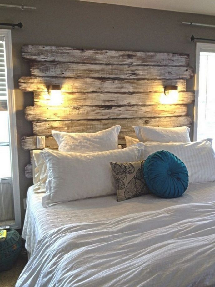 Post_wood pallet headboard with lights.jpg