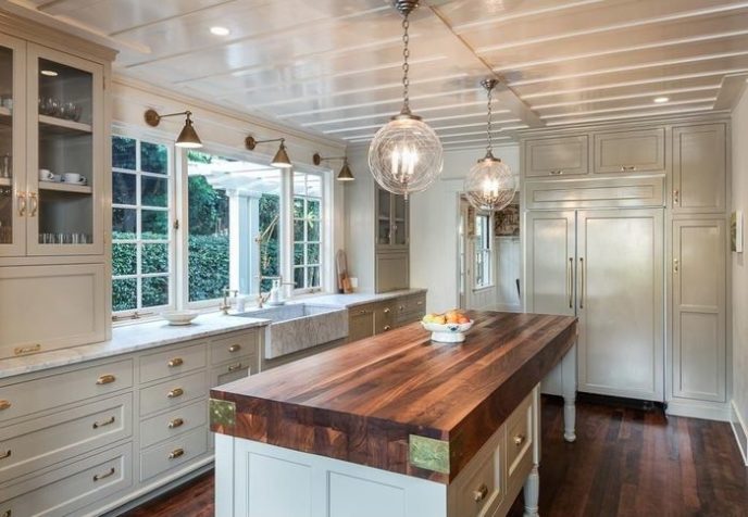 Post_cottage kitchen with crown molding pendant lights and medicine cabinet i_g ishzqntuayhh4l1000000000 9wppx.jpg