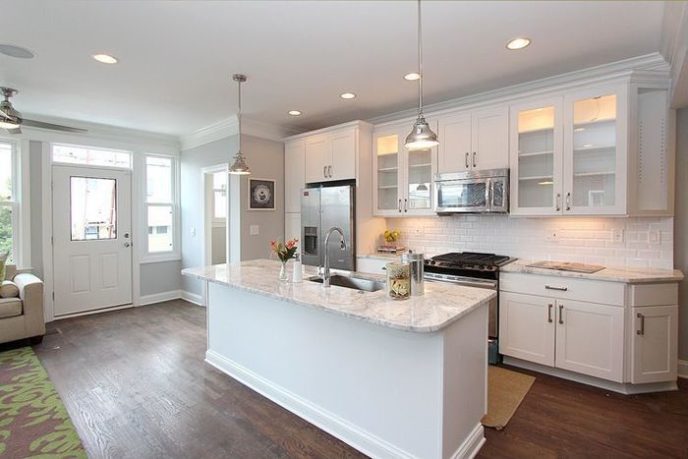 Post_traditional kitchen with subway tile and crown molding i_g is1f4wn6x7naxt1000000000 4xjqr.jpg