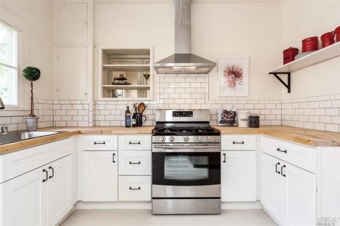 Post_traditional kitchen with subway tile backsplash and white cabinets i_g isdg9idoblhftv1000000000 7giue.jpg