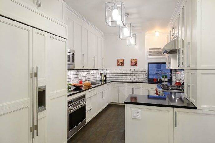 Post_transitional kitchen with subway tile and crown molding i_g isxfm7005zksi00000000000 dg1ir.jpg