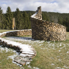 Creative wood pile stacking art 15 5817661c9aefb__605.jpg