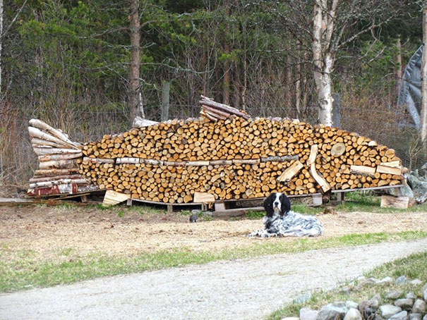 Creative wood pile stacking art 23 58185665cf459__605.jpg