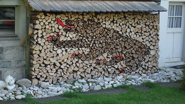 Creative wood pile stacking art 36 5818724028f9b__605.jpg