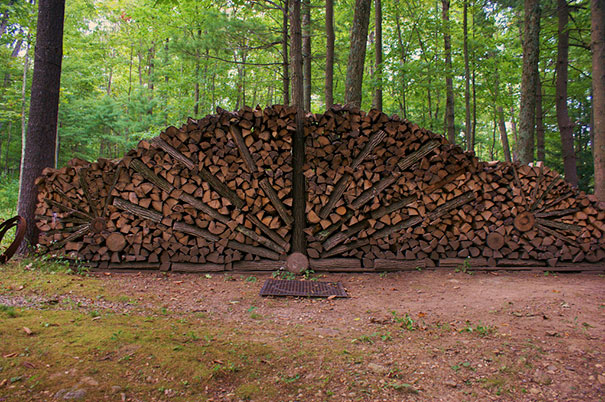 Creative wood pile stacking art 37 581887c52f46f__605.jpg