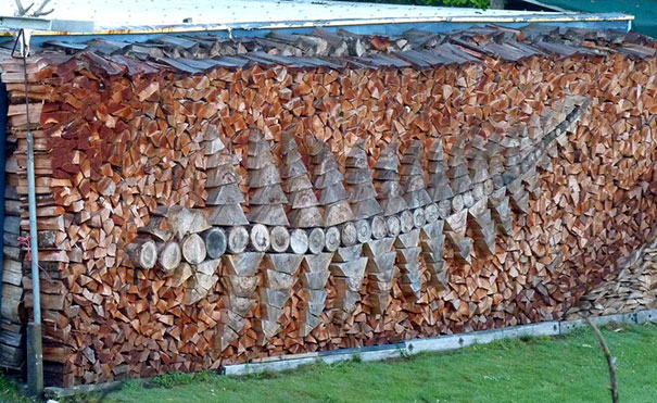 Creative wood pile stacking art 4 58175fa621a3b__605.jpg