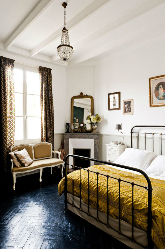 Post_parisian chic the decor of paris apartments 3.jpg