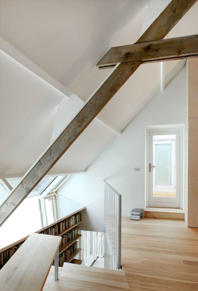 Post_staircase leading to the attic.jpg