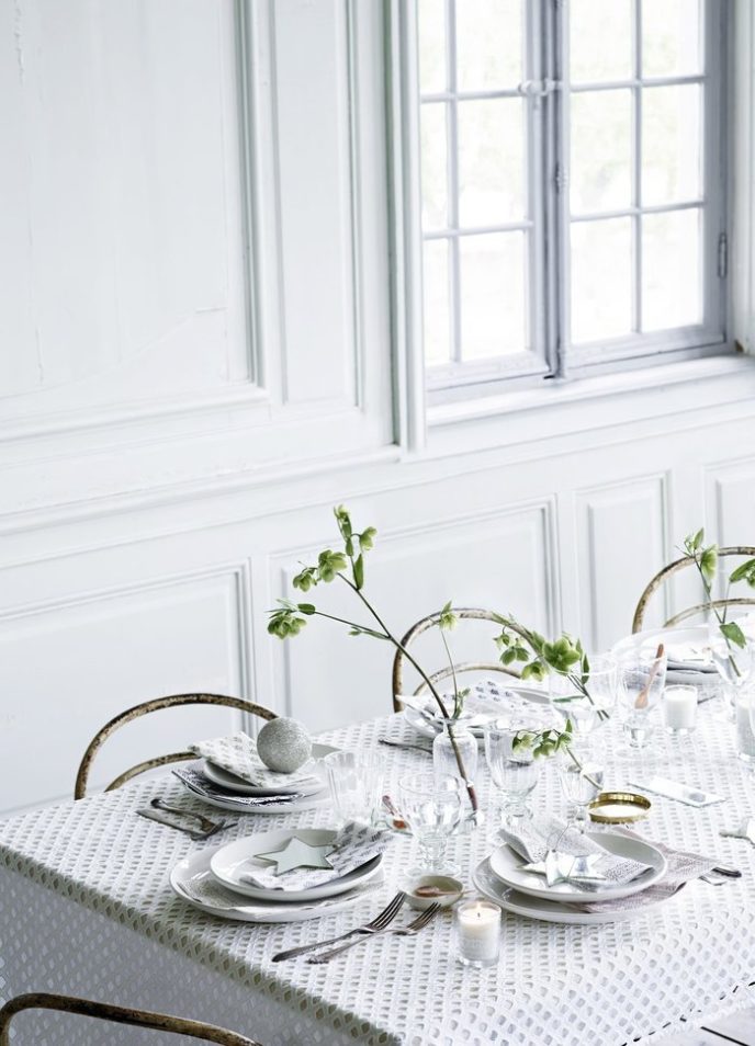 Post_tablecloth in new design with the beautiful serv tableware_low.jpg