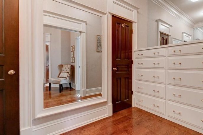 Post_traditional closet with built in bookshelf and crown molding i_g isdkwaenbq8ttt0000000000 extif.jpg