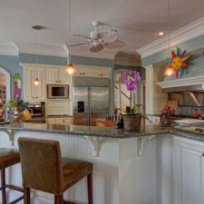 Post_traditional kitchen with breakfast bar and crown molding i_g is1rxy2bt0auzz0000000000 n1qha.jpg