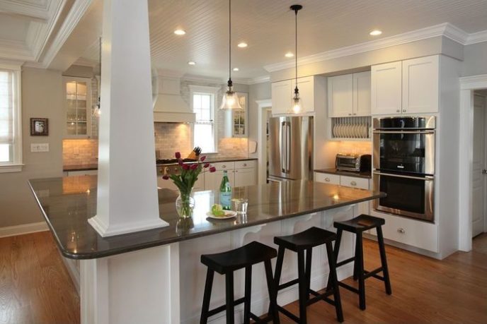 Post_traditional kitchen with breakfast bar crown molding and white cabinets i_g is 15fg00hgyvbdp 8vjvm.jpg