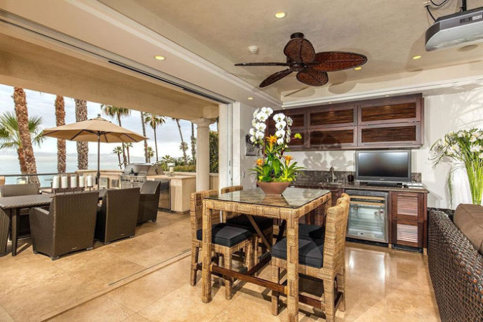 Post_tropical kitchen with breakfast nook and stone backsplash i_g is9phz16w97bjh0000000000 fbxfl.jpg