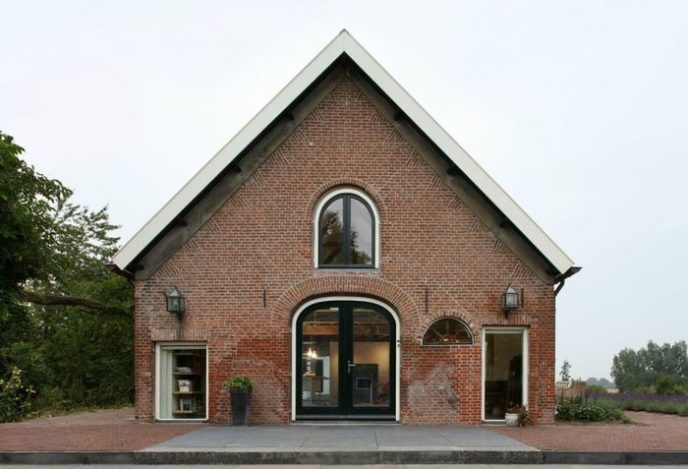 Post_view of barn like facade of house g 1.jpg