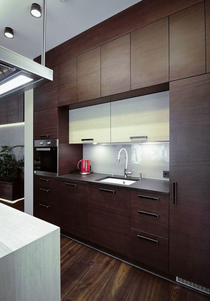 Post_wooden shelves make use of vertical space in the kitchen.jpg