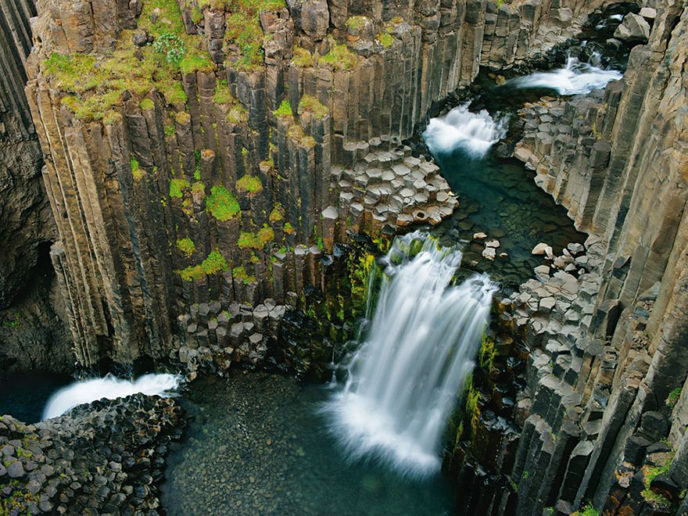 Iceland nature travel photography 36 5863c3b6856d3__880.jpg