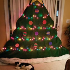 Protecting christmas tree from dogs cats pets 32 585a8e58aab9d__605.jpg