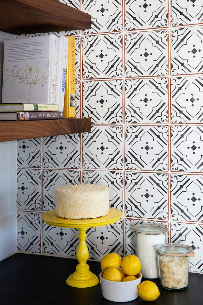 Post_6b black white geometrical pattern kitchen backsplash design idea.jpg