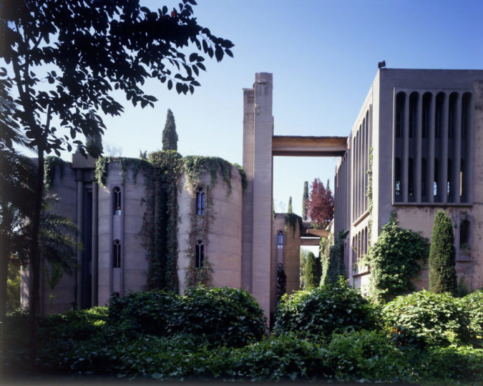 Cement factory renovation la fabrica ricardo bofill 5 58b3e203cdd99__880.jpg